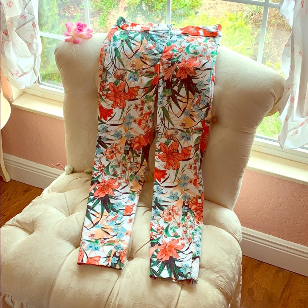 Lovely colorful printed pants!😊